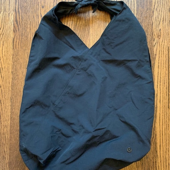 LULULEMON VERY RARE, HARD TO FIND BLACK “CROSS IT OFF” TOTE 20L GOOD AS NEW. - Picture 6 of 10